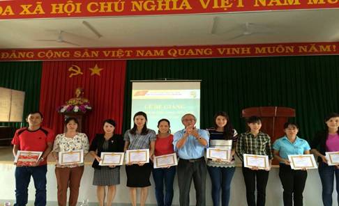 Lễ bế giảng lớp bồi dưỡng đảng viên mới khóa I năm 2016.