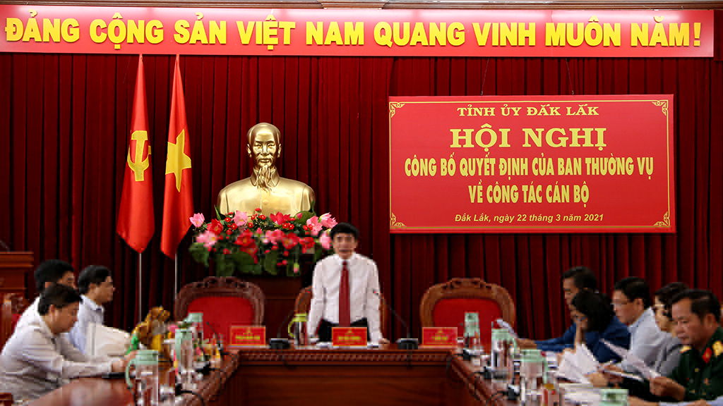 Công bố quyết định của Tỉnh ủy về công tác cán bộ