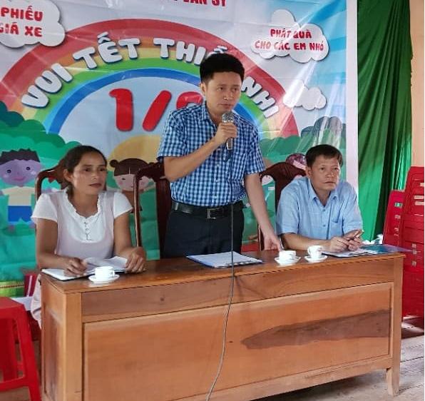 Thăm, tặng quà buôn kết nghĩa nhân dịp Ngày Quốc tế thiếu nhi 1/6