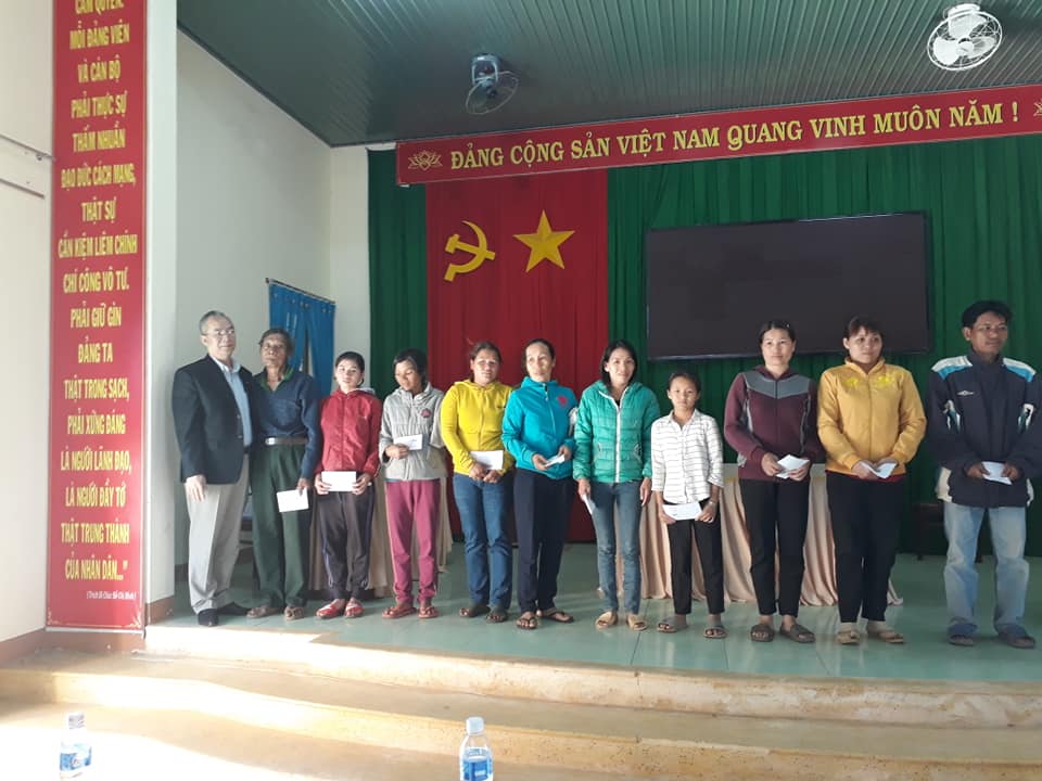 UBMTVN Tổ quốc Việt Nam tỉnh Đắk Lắk tặng quà tết cho các hộ nghèo tại xã Ea Sin va Cư Né