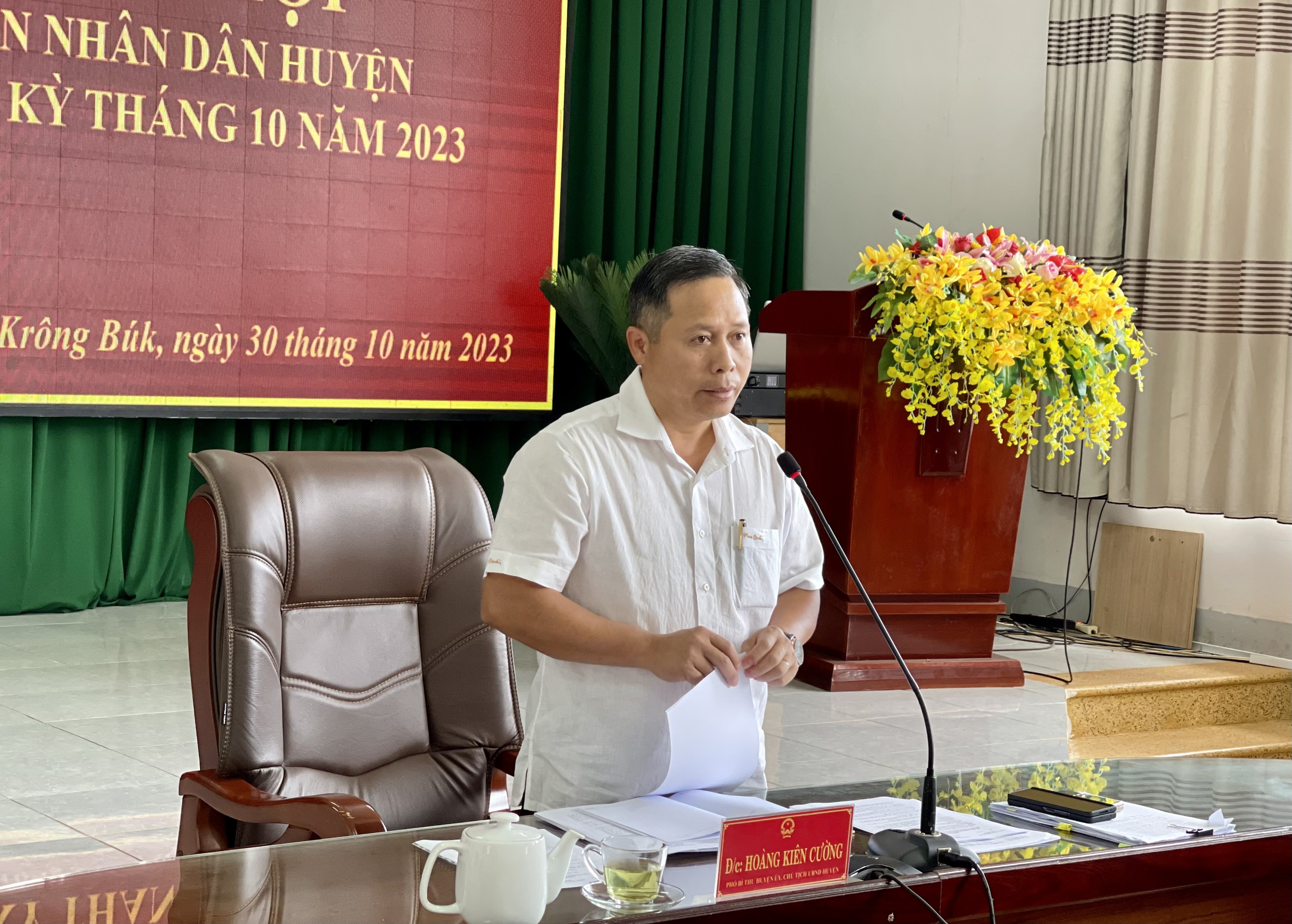 Phiên họp UBND huyện thường kỳ tháng 10 năm 2023