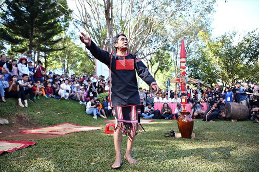 Quảng bá hình ảnh Lễ Hội Cà phê cần gắn liền với tôn trọng bản sắc dân tộc